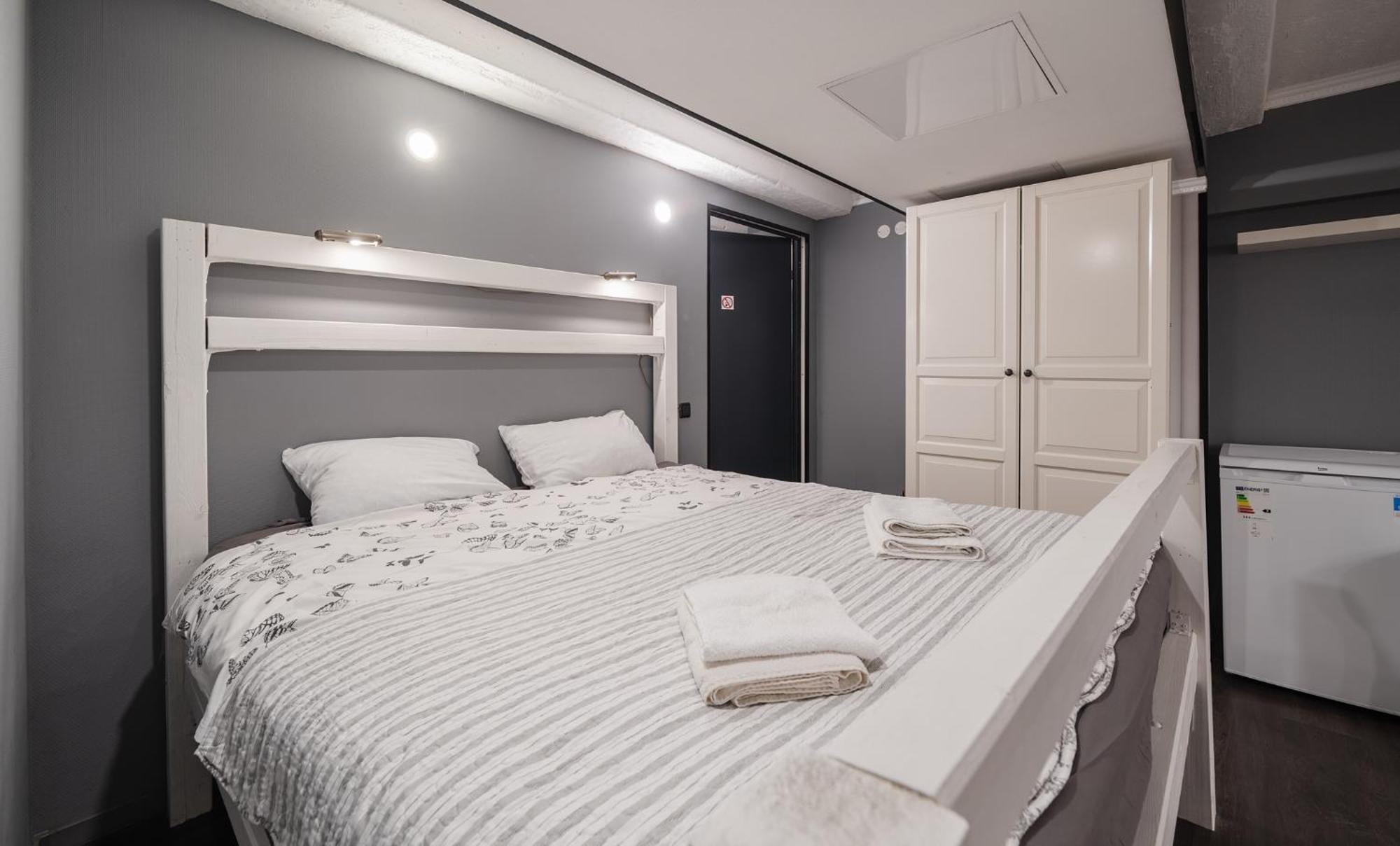 Islandijos Self Check-In Basement Apartments VNO Eksteriør bilde